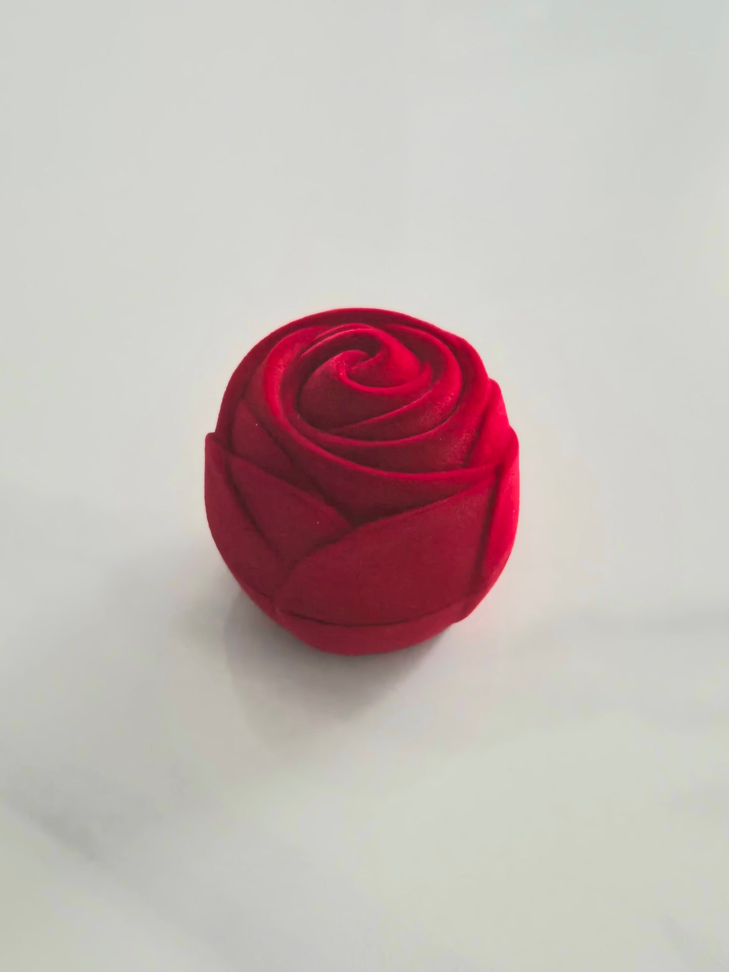 Rožės formos dovaninė dėžutė