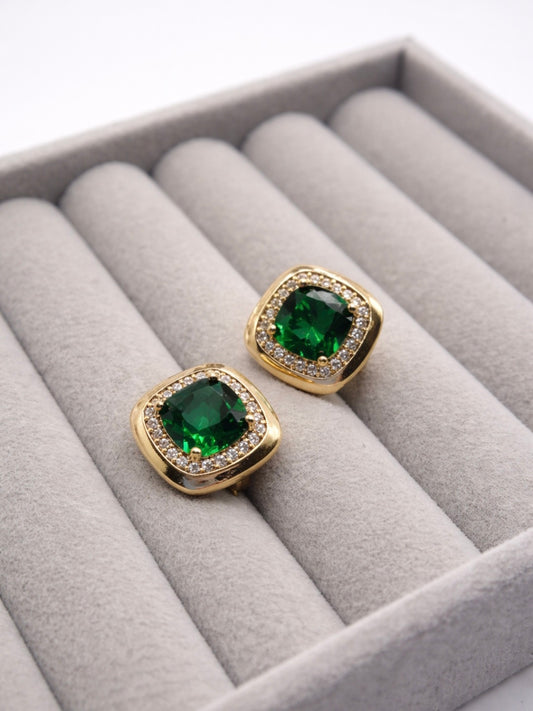 XP auskarai su žaliu akmenėliu