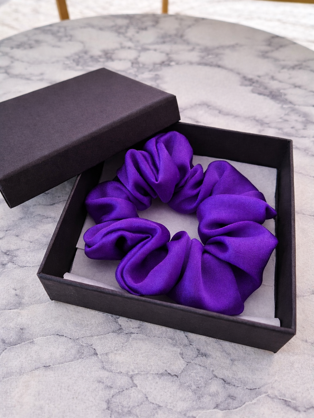 Šilkinė plaukų gumelė - violetinė
