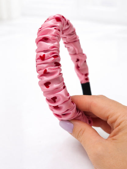 Rožinis satino lankelis su širdelėmis – platus